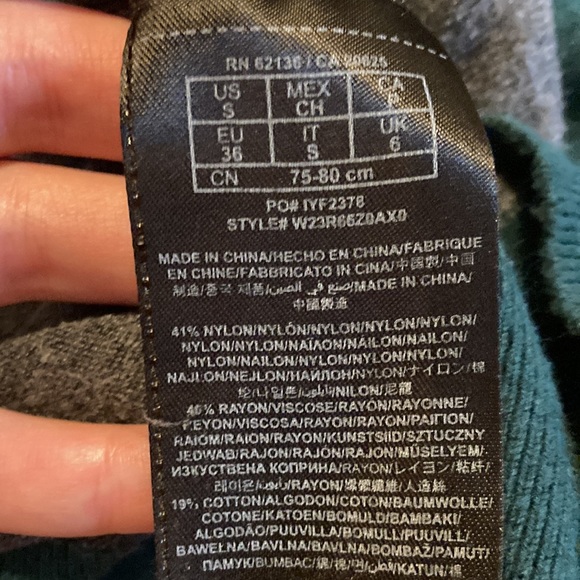 Small Guess Off-the-Shoulder short-sleeved sweater in great pre loved condition - Picture 3 of 7